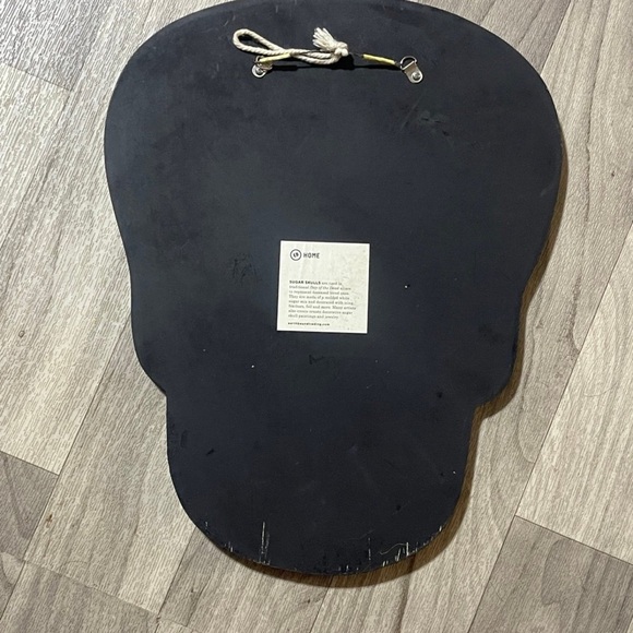 Skull mirror
Abstract/Art - Picture 3 of 3